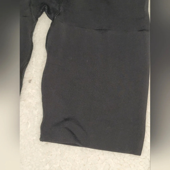 0147. NWOT~ Black Fushia ~ Shapewear Bottoms ~ Double Thigh Control ~ EZ 2 Wear - Picture 3 of 6